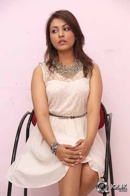 Madhu-Shalini-Latest-Photo-Shoot